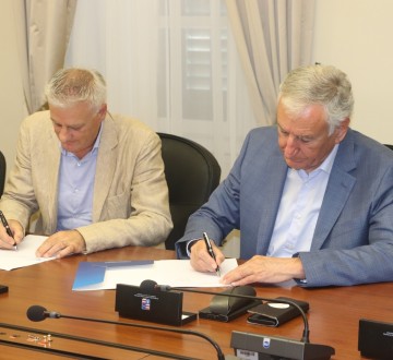 Potpisani ugovori o zajedničkom financiranju dodatnih medicinskih timova u turističkoj sezoni